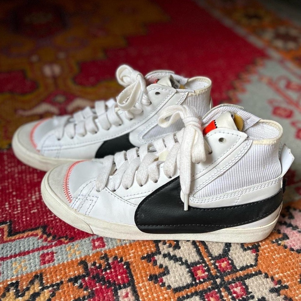 Nike Blazer Mid ‘77 Sneakers - Picture 3 of 5